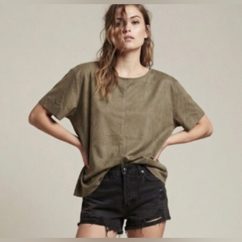 SEDUCTIONS | olive green faux suede t-shirt crew neck